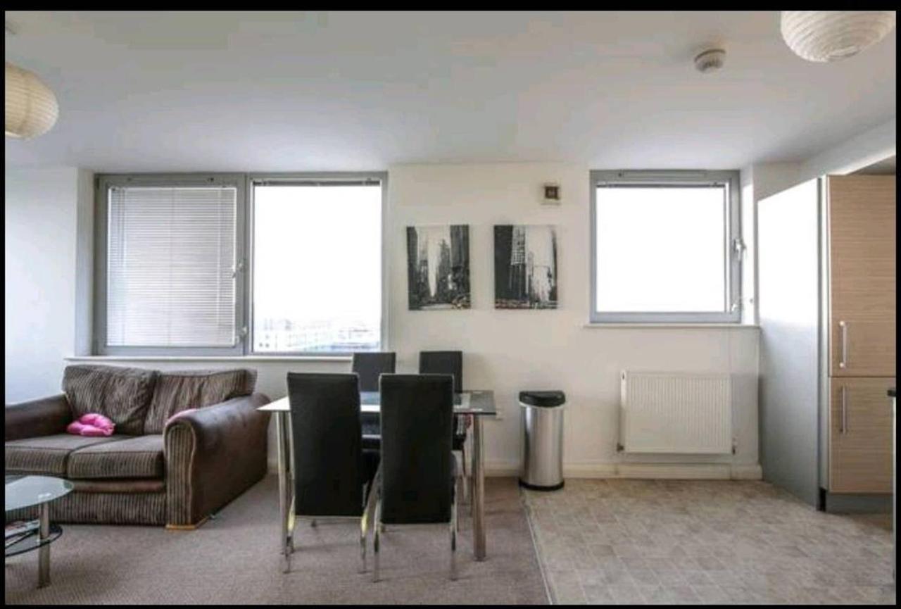 Large 3 Bedrooms In Liverpool City Centre, Free Parking Exterior photo