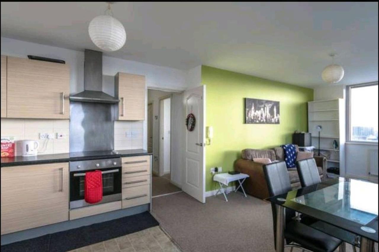 Large 3 Bedrooms In Liverpool City Centre, Free Parking Exterior photo