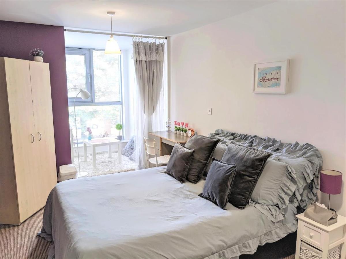 Large 3 Bedrooms In Liverpool City Centre, Free Parking Exterior photo
